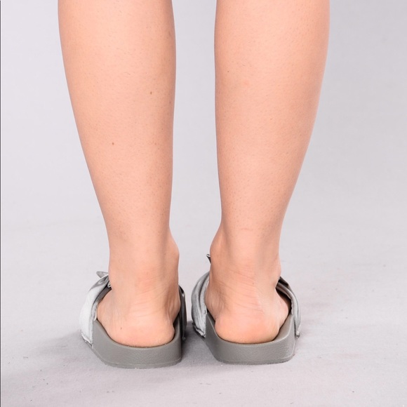 Fashion Nova Slides (Sold Out On Site) - Picture 3 of 4